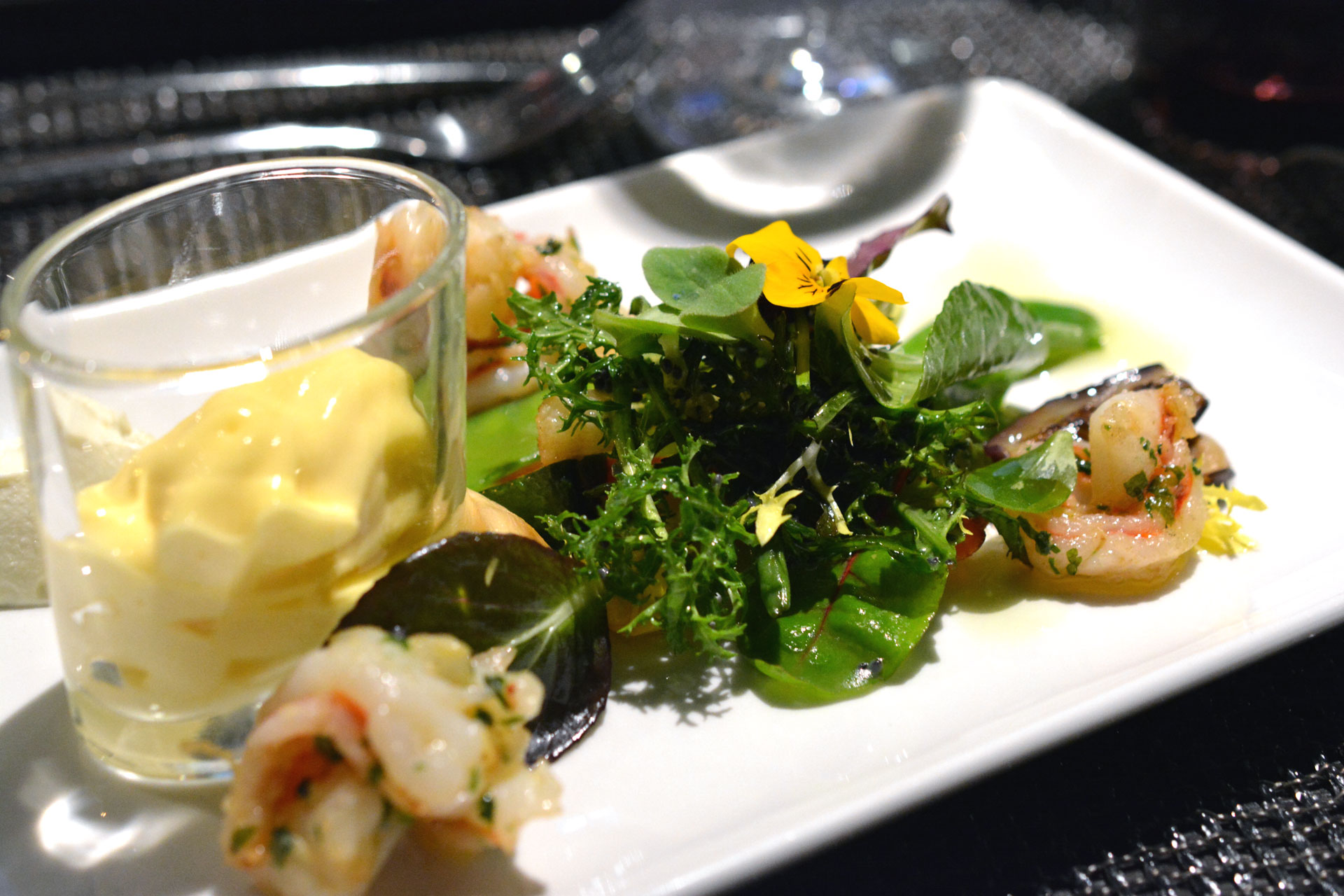 Melià Salat: Garnelen | Erdfrüchte | Basilikumsamen